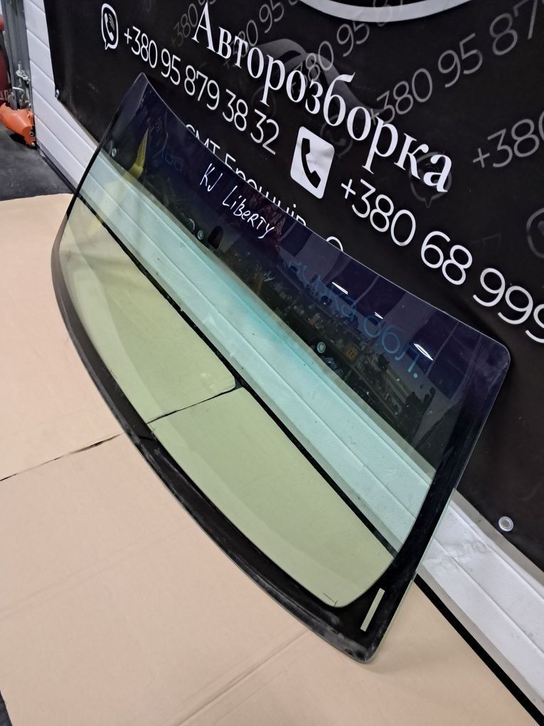 Скло стекло Jeep Cherokee KJ Liberty Джип Черокі 2001-2007