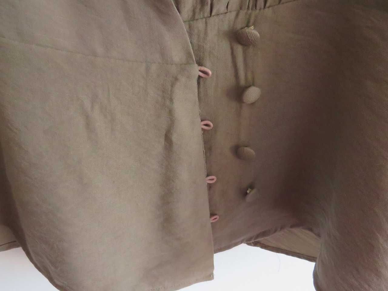 Camisa Zuiki com botões forrados