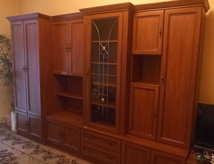 Meble modułowe w zestawie pokojowym