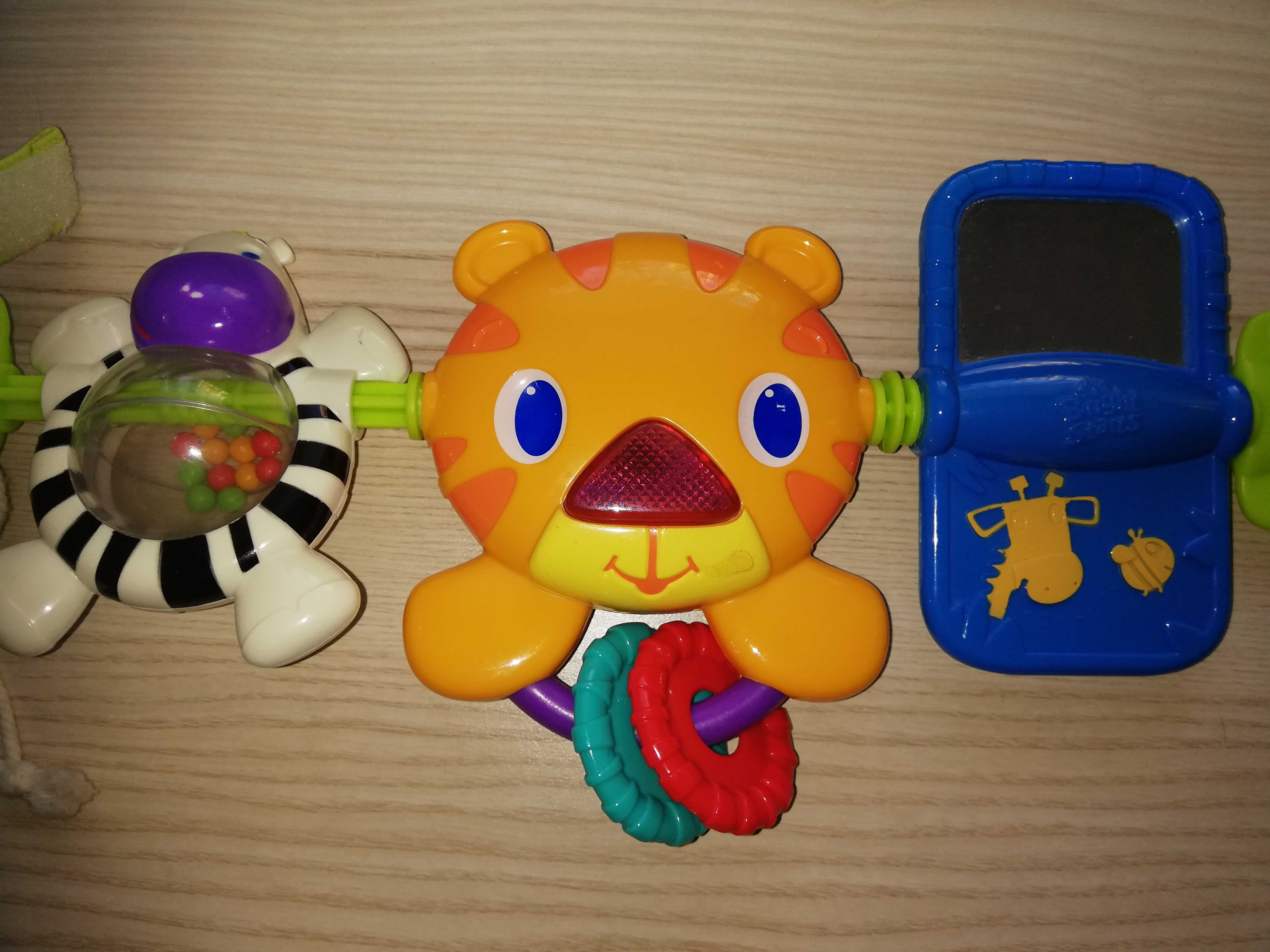Zabawka dla niemowląt na wózek z lusterkiem i dźwiękami