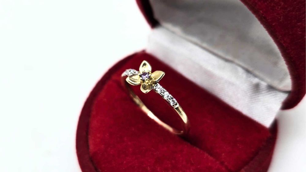 NOWY delikatny złoty pierścionek z kwiatkiem 585 - 1,68g - r.17