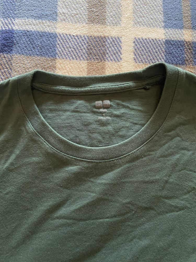 T-shirt verde da Uniqlo