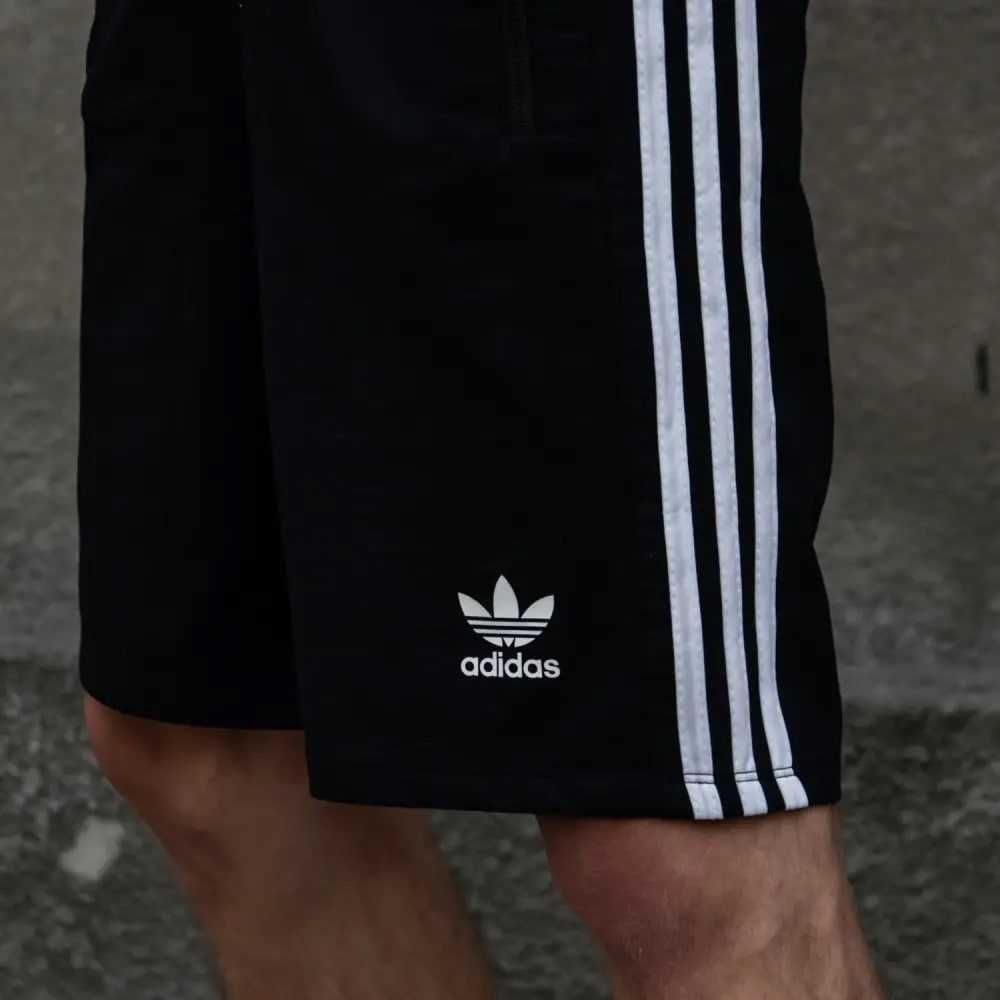 ТОП чоловічі шорти Adidas чорні літні лампаси Адідас