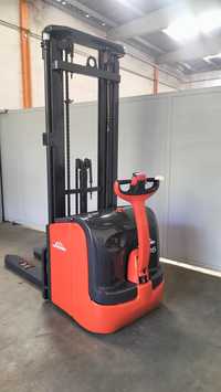 Empilhador , Porta paletes , Stacker Linde 1600kg , Triplo 5,30M