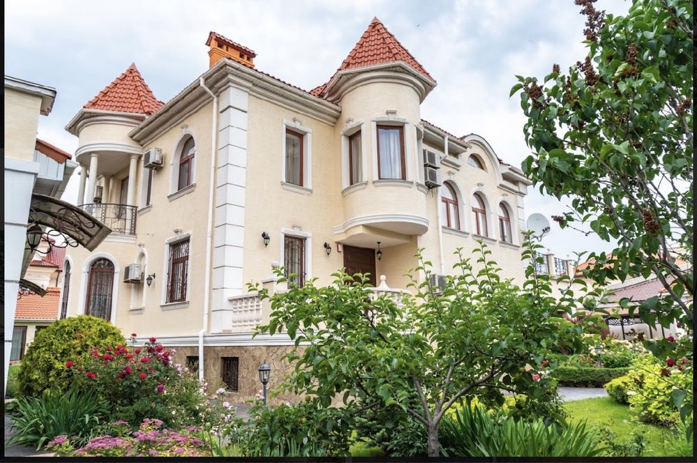 Продам дом в закрытом кооперативе  на 10 фонтана