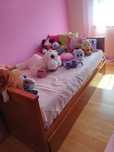 Quarto menina com gaveta para colchão extra ou arrumos (verde e rosa)