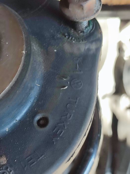 Стойки амортизаторы на Фольксваген Пассат,гольф,кади,Джетта Volkswagen