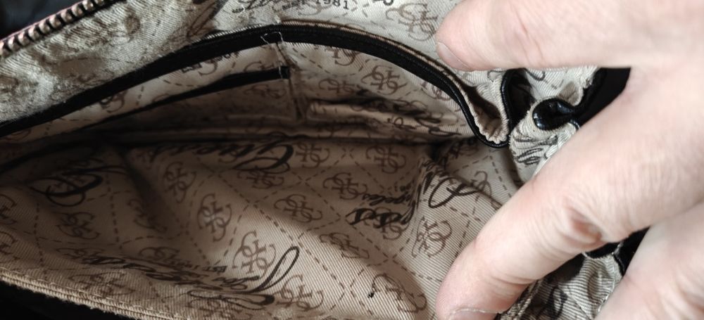 Сумочка GUESS,оригинал,кожа,новая.