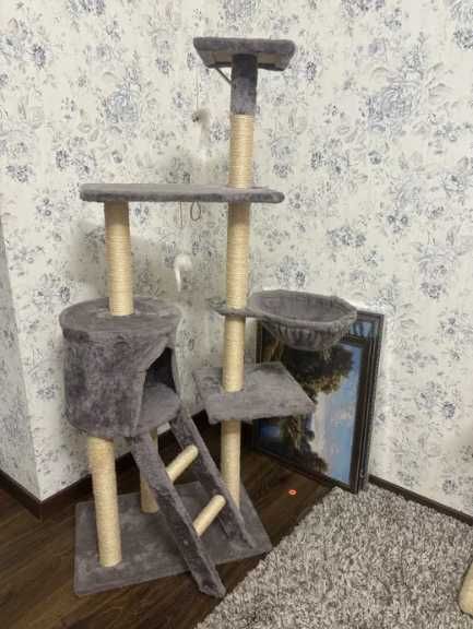 Будинок для кота з кігтеточкою