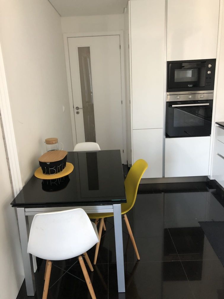 Arrenda-se T1 com garagem
