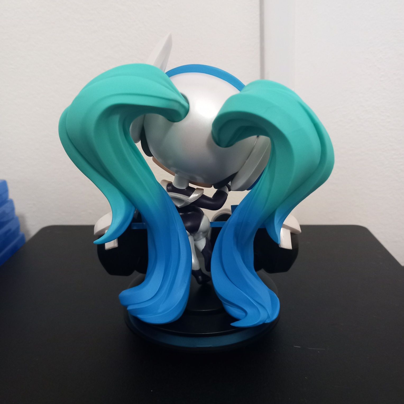 DJ Sona League of Legends Figure XL LED