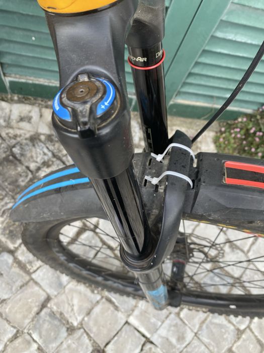 Suspensão rock shox Yari