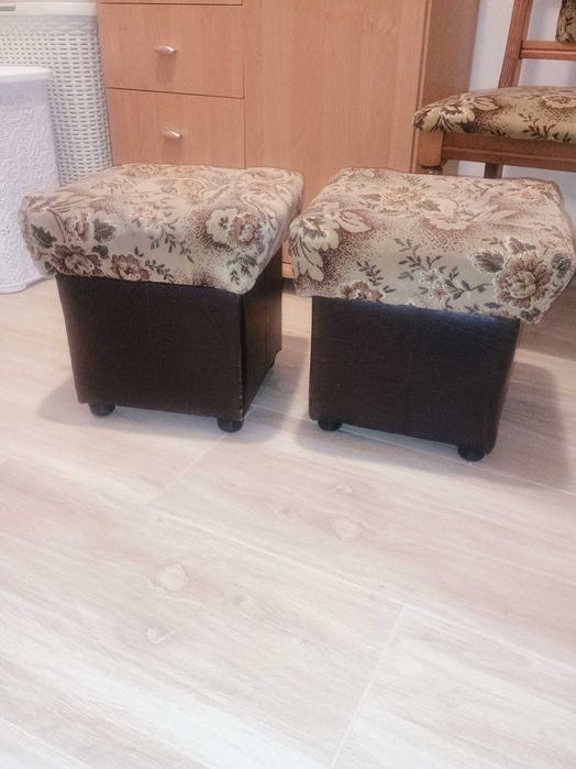 Sprzedam 2 tapicerowane pufki że schowkiem