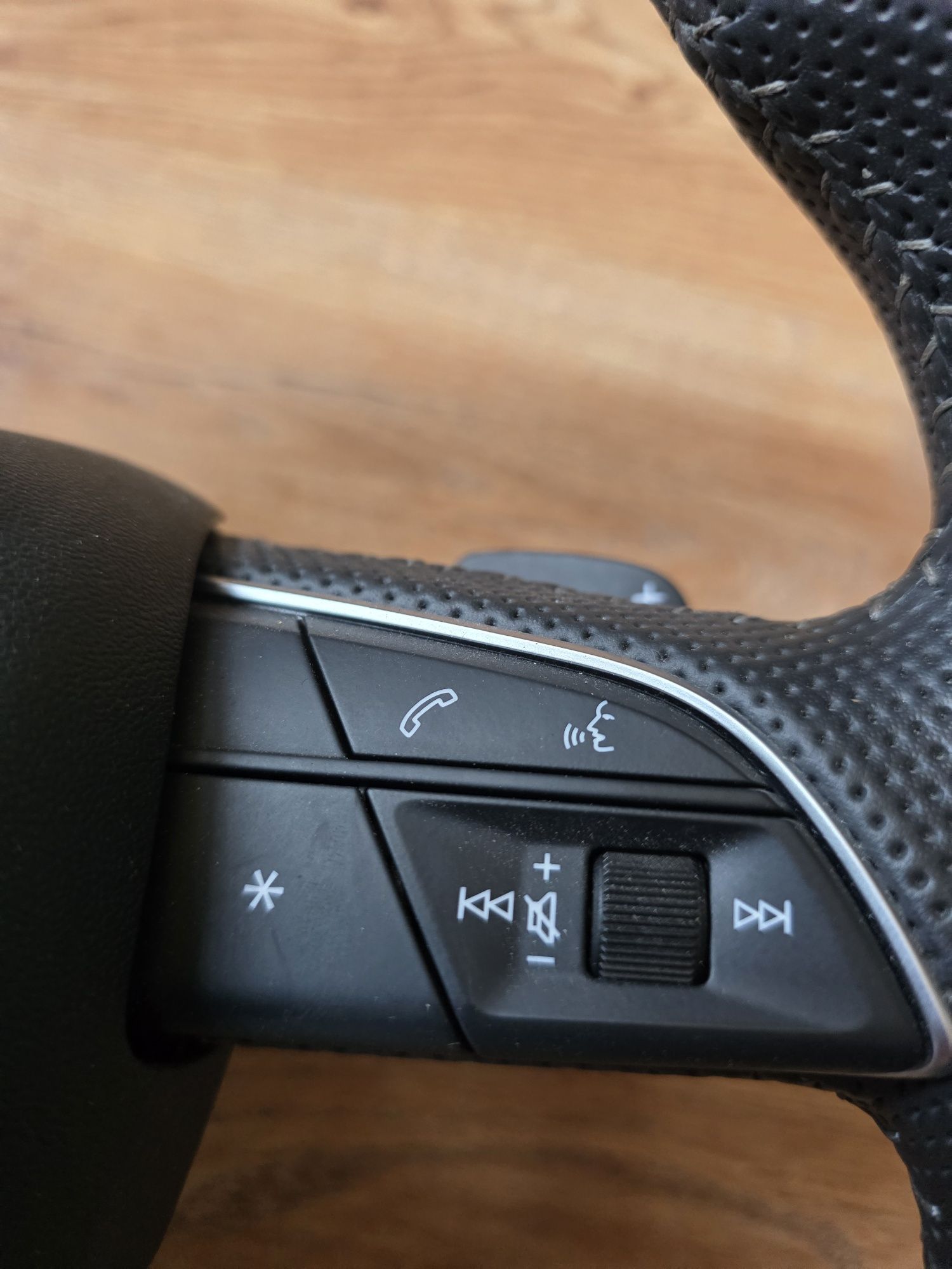 Kierownica Audi Q3 święta z łopatkami