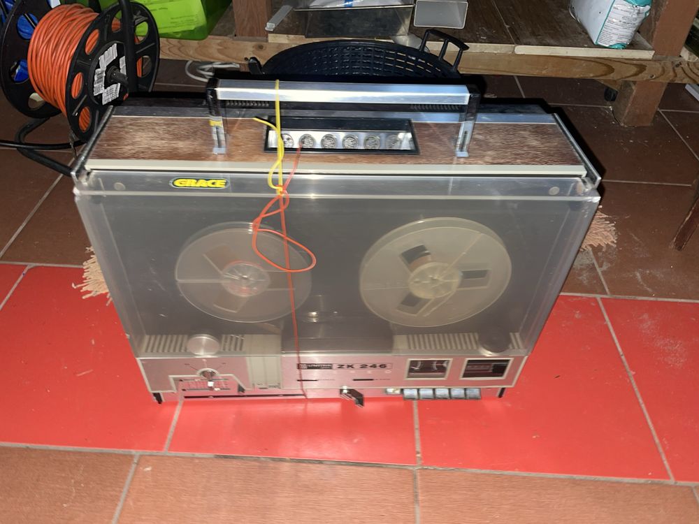 Magnetofon UNITRA ZK 246.
