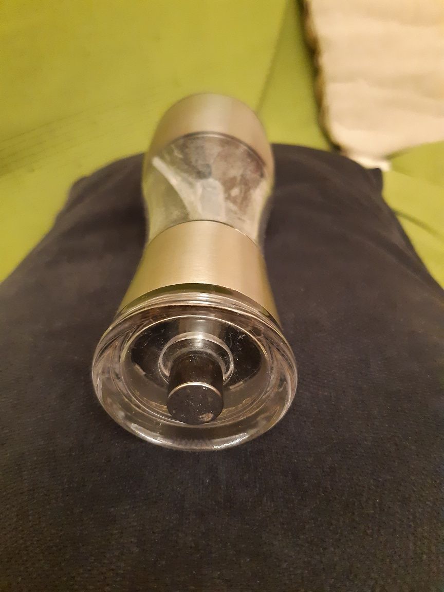 Młynek Kinghoff do pieprzu i soli