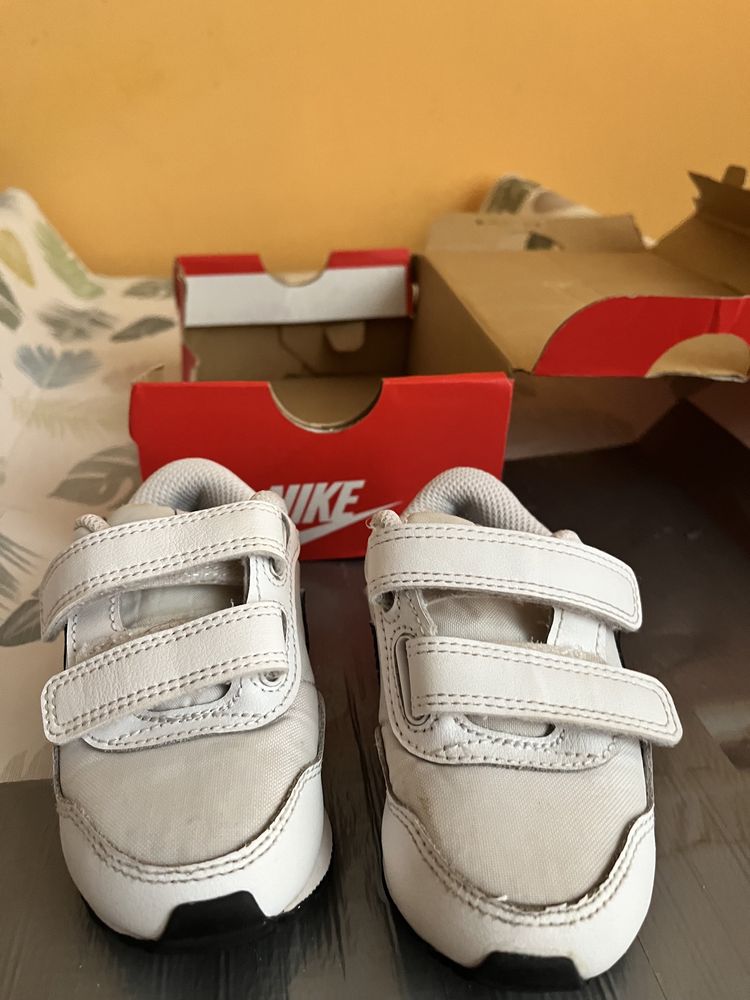 Buty dziecięce Nike roz. 21