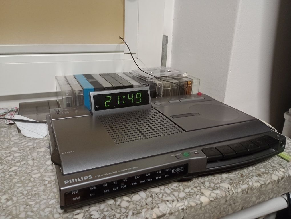Radiomagnetofon budzik