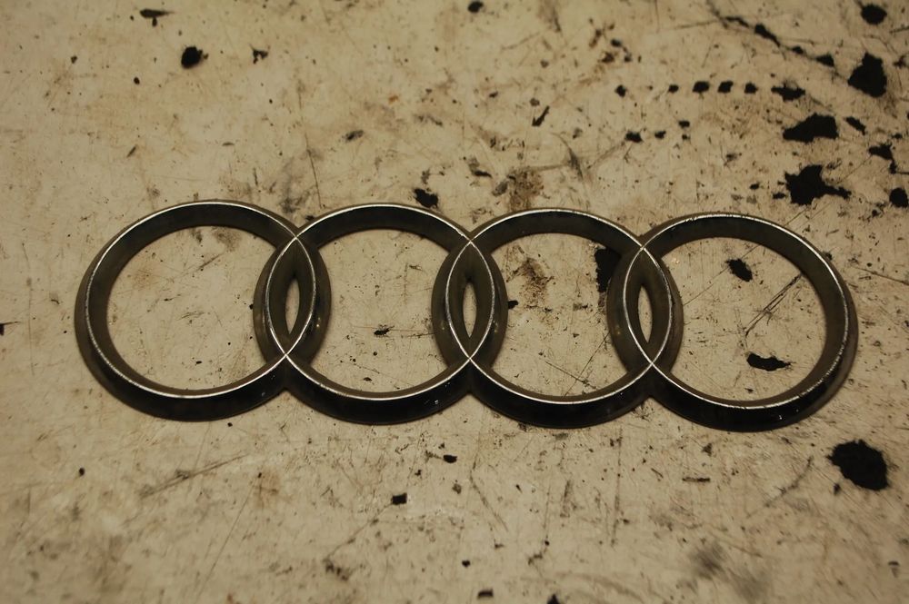 EMBLEMAT KLAPY BAGAŻNIKA AUDI A3 8P ZNACZEK