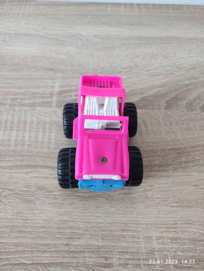 Autko terenowe Toyota terenówka