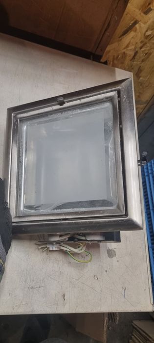 Лампи в потолок, плафони