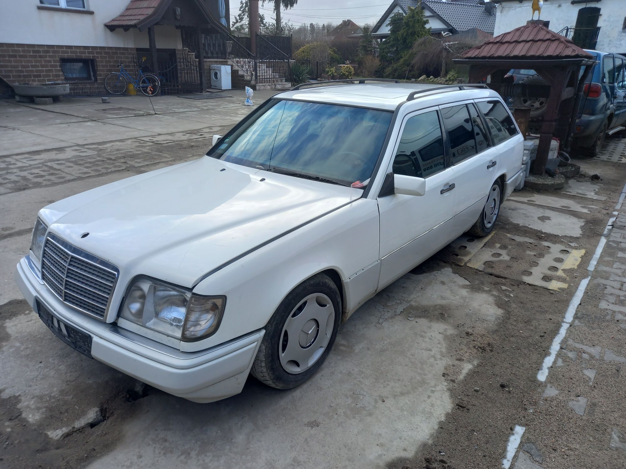 Mercedes  124 250d na części