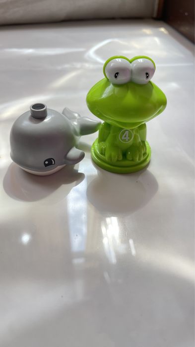 Детская игрушка фигурка на колесиках жабка гусеница кузнечик кит акула