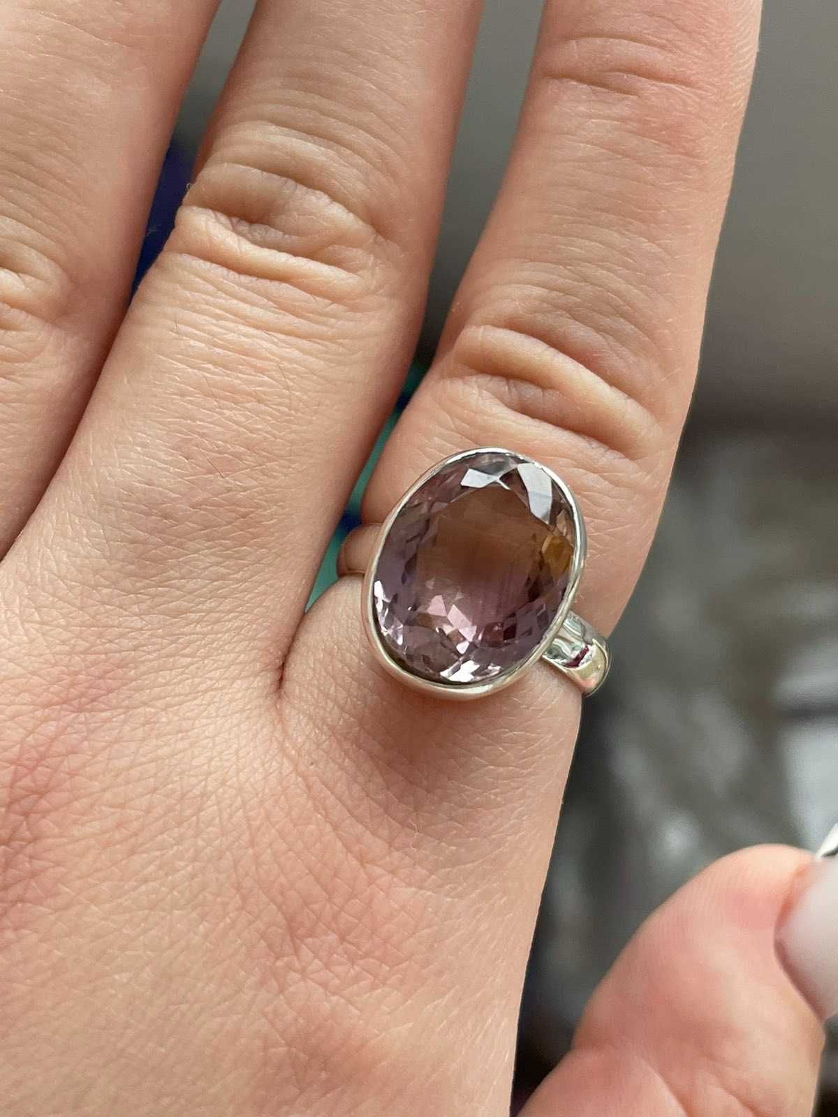 Серебряное кольцо с граненым фиолетовым аметрином. Размер 17.5