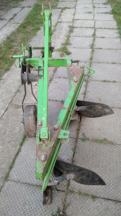 Плуг для трактора 2*20