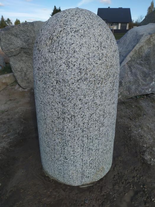 Kamienie polne na pomnik