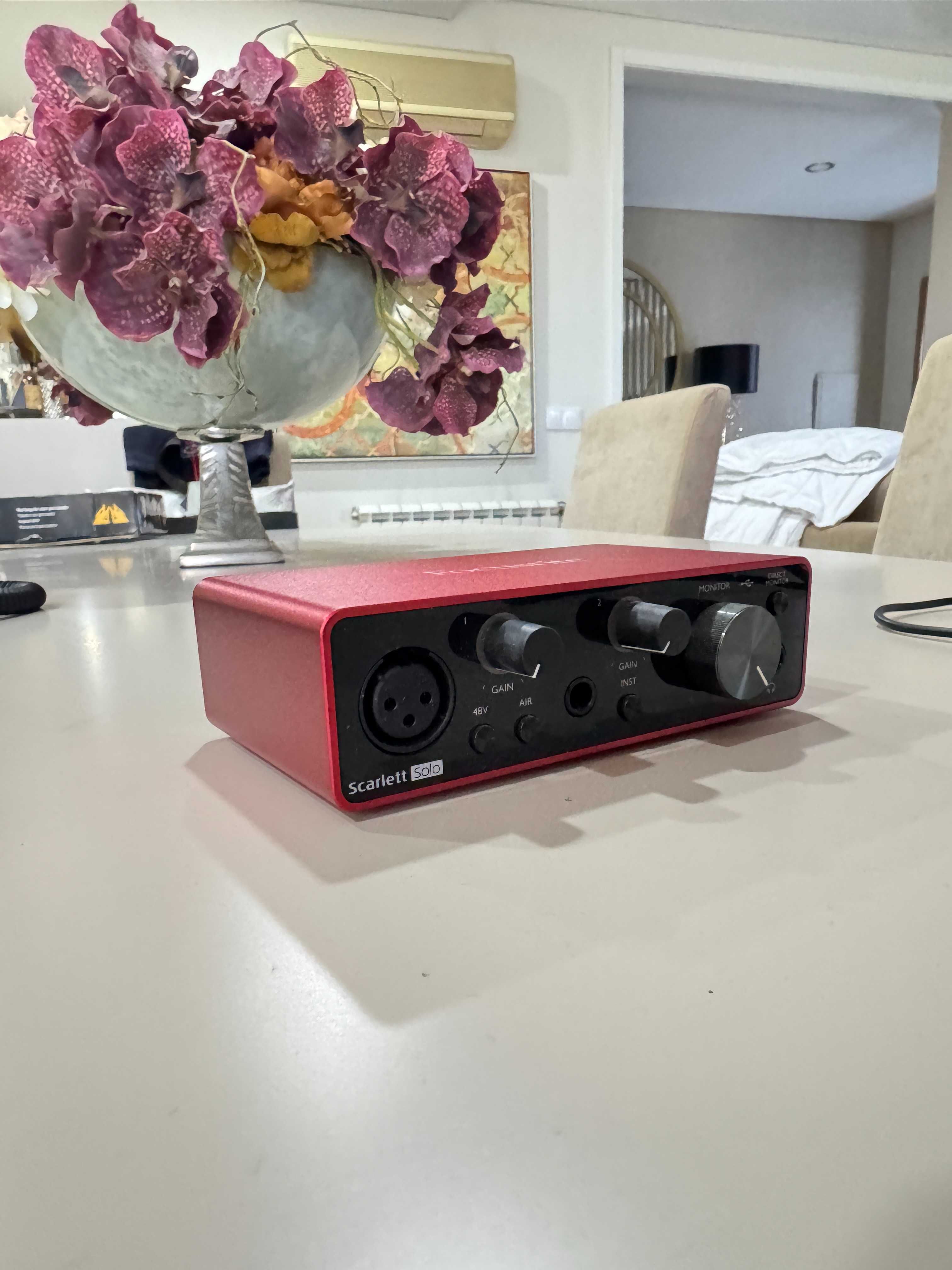 Focusrite Scarlett Solo 3ª Gen + Beyerdynamic DT 990 Pro