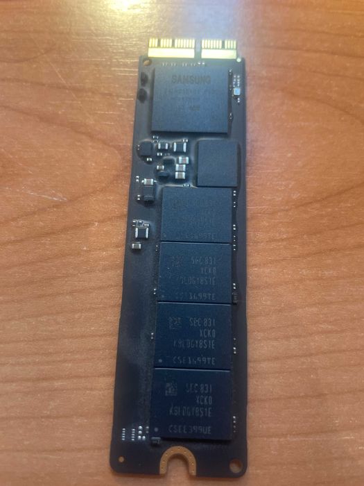 SSD Apple fabricado pela Samsung MZ-JPV128S0A2 128 GB (não testada)
