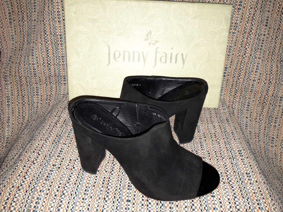 Klapki czarne zamszowe