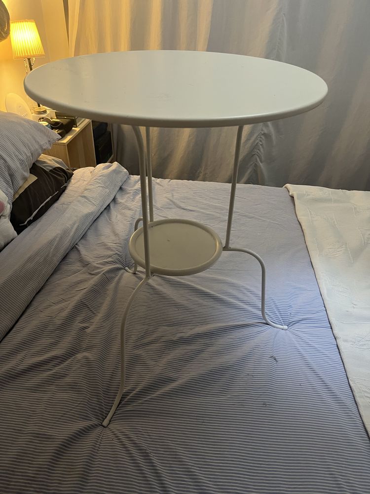 Mesinha IKEA para desocupar
