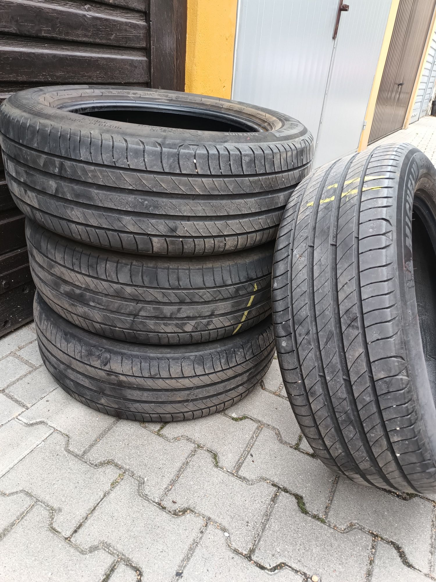 Sprzedam opony letnie 215/60R17