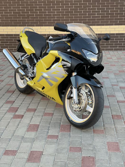 Продам Honda CBR 600 f4