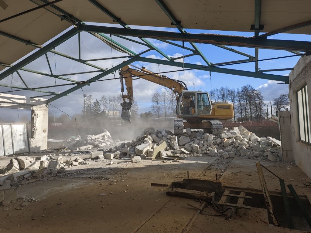 Usługi Koparko-ładowarka Wykopy Roboty ziemne Wyburzenia Rozbiórki