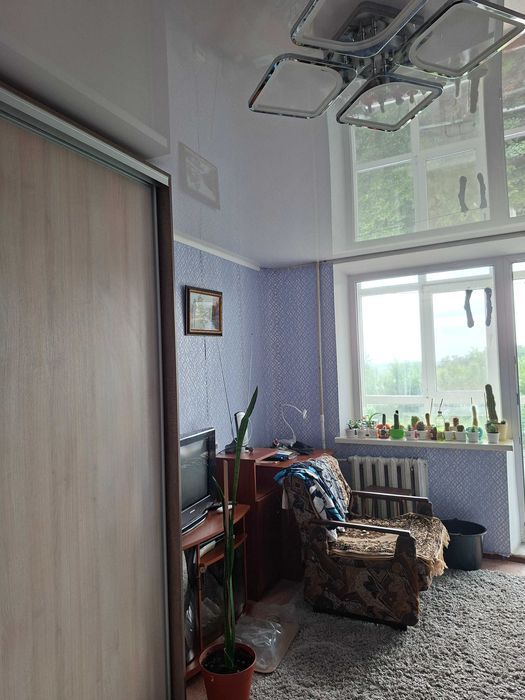 Продам 2-х кім. квартиру,  4/9, зуп. Керченська, квартал 287