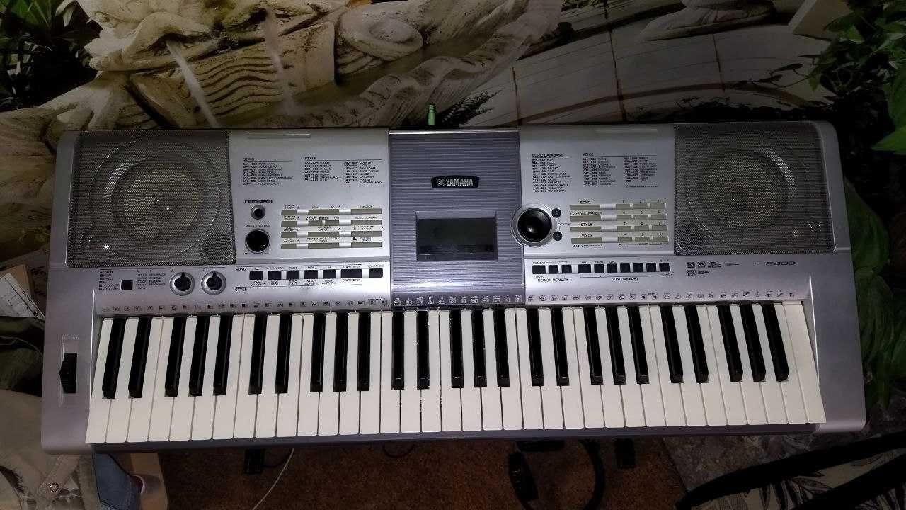 Синтезатор Yamaha PSR 403 со стойкой