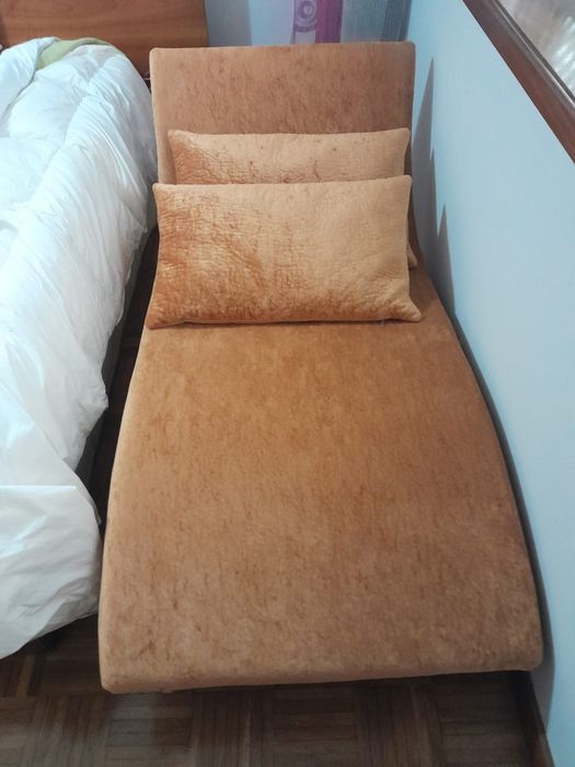 Cadeirão creme alaranjado