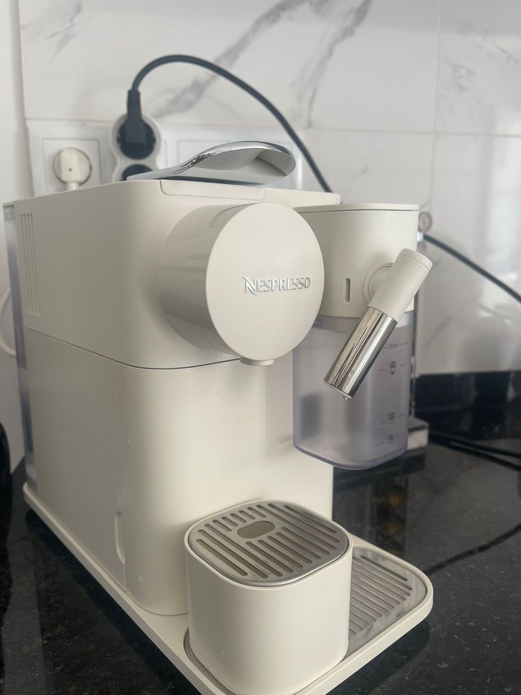 Maquina Cafe Nespresso Latissima