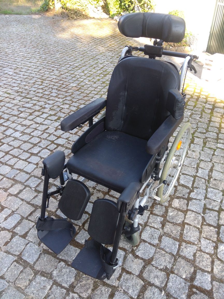 Cadeira de rodas passiva B+B Protego modelo 1532