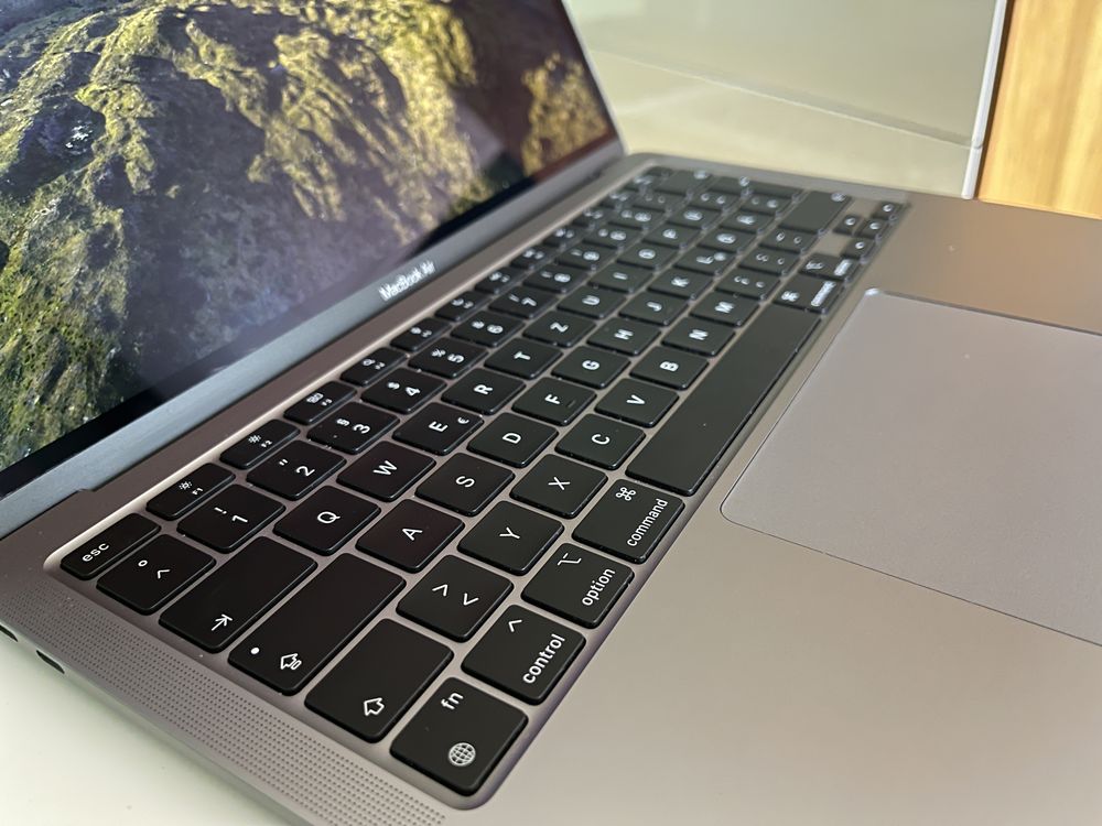 Macbook Air M1 2020 8/256 A2337
