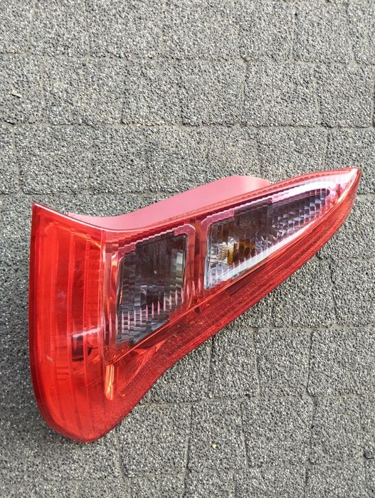 Lampa Citroen C4 Coupe prawy tył 964-778 plus wkład