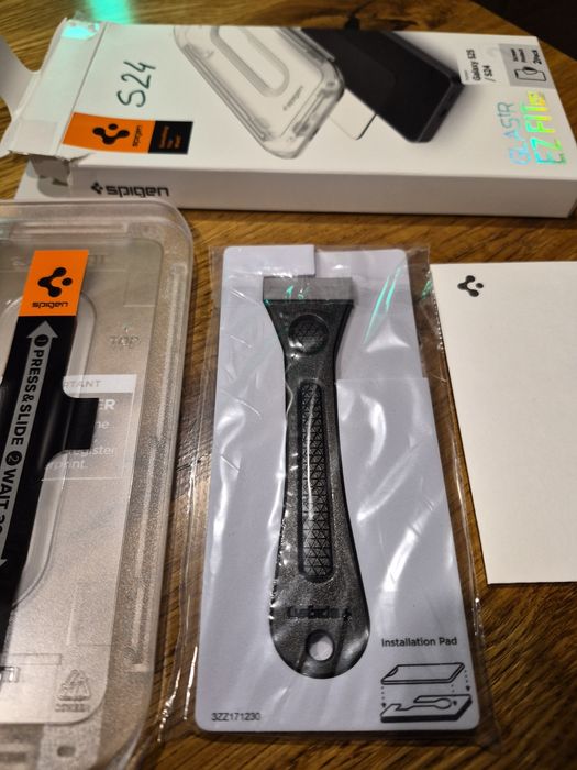 Szkło hartowane w ramce do telefonu Samsung S24/25 Spigen. Nowość !