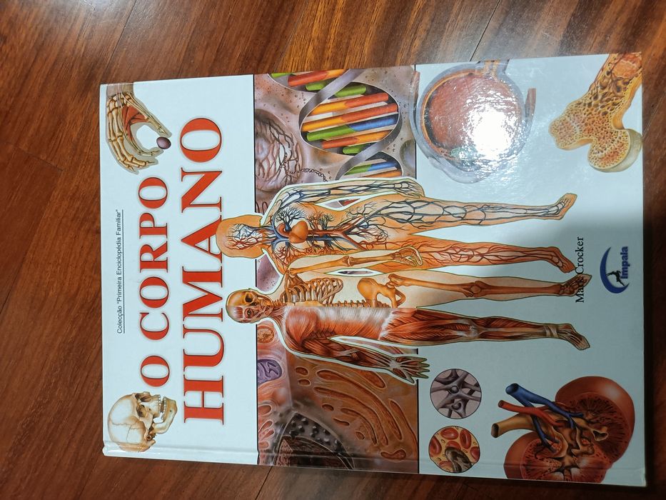 Vendo o livro sobre O Corpo Humano