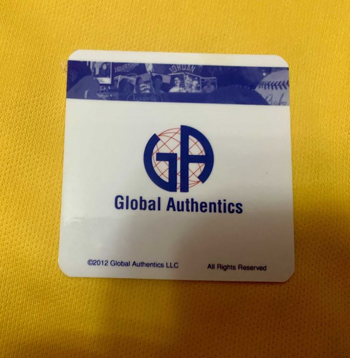 Camisola da seleção brasileira autografada pelo Pelé