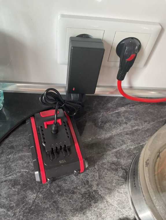 Sekator Akumulatorowy Bezszcztokowy 1200W, 2 Baterie 21V Bezprzewodowy