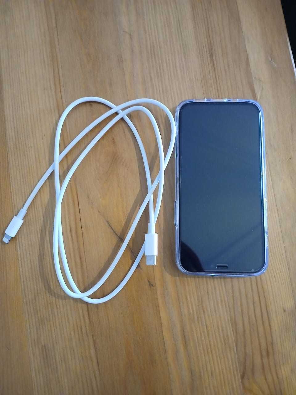 Iphone 12 mini em perfeitas  condições, sem marcas de uso.
