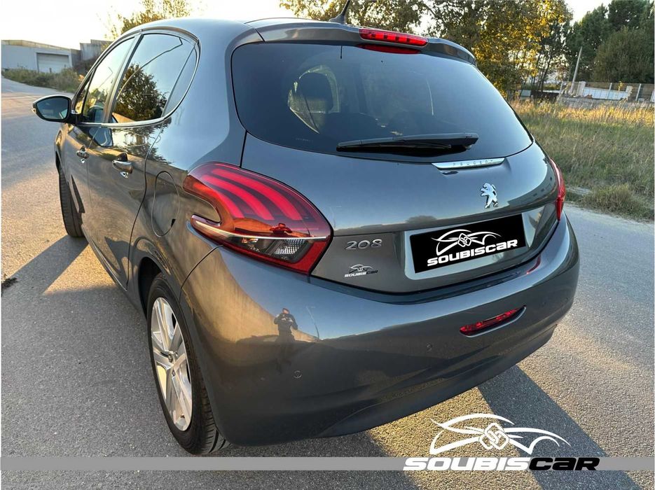 Peugeot 208 1.2 Signature